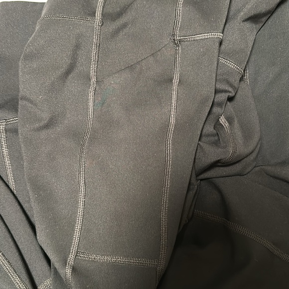 Size Small Girlfriend Collective high rise compression leggings w/ side pockets - Picture 3 of 3